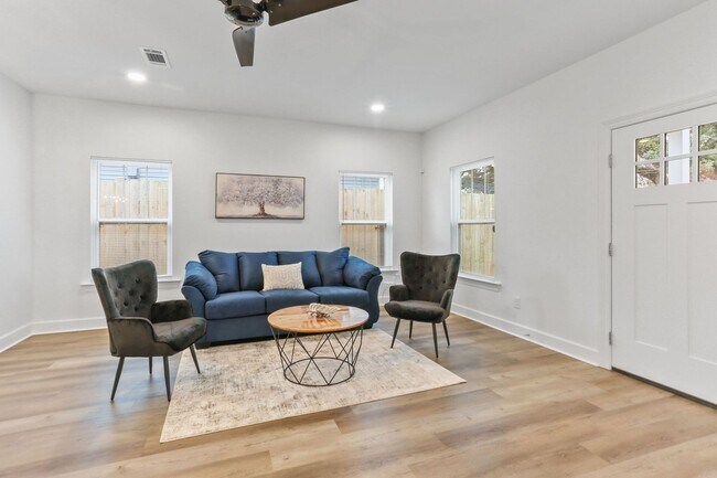 Photo - 417 Bedford Dr