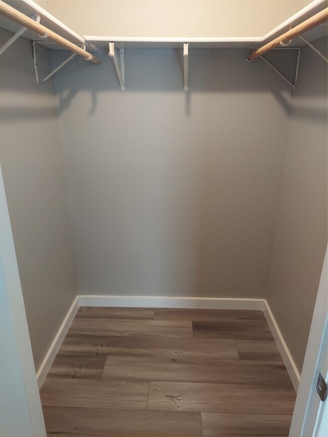 Photo - 933 Valentine Ave