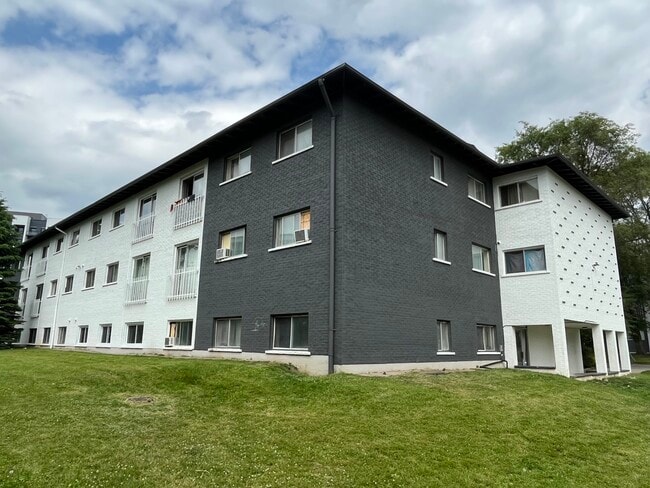 Building Photo - 6-88 Brybeck Crescent