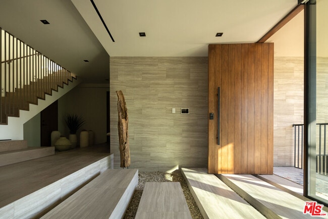 Building Photo - 8777 Hollywood Blvd