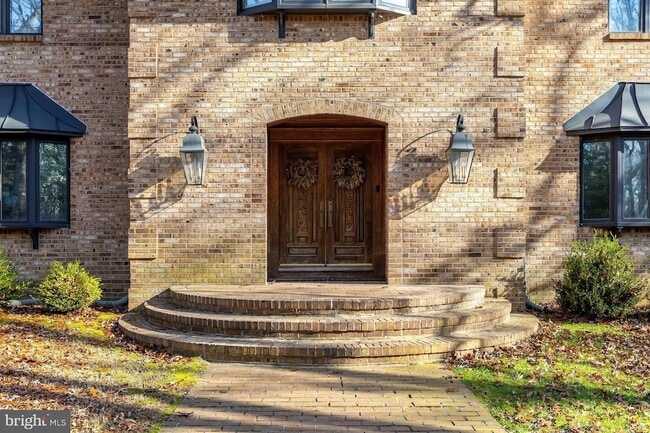 Photo - 1322 Commissioners Rd