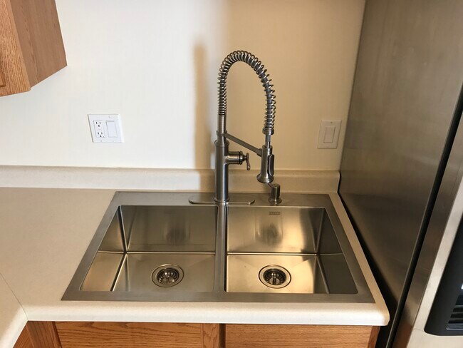 Photo - 351 Chicago Rd