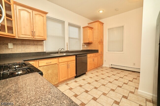Photo - 466 Cortlandt St Unit 2
