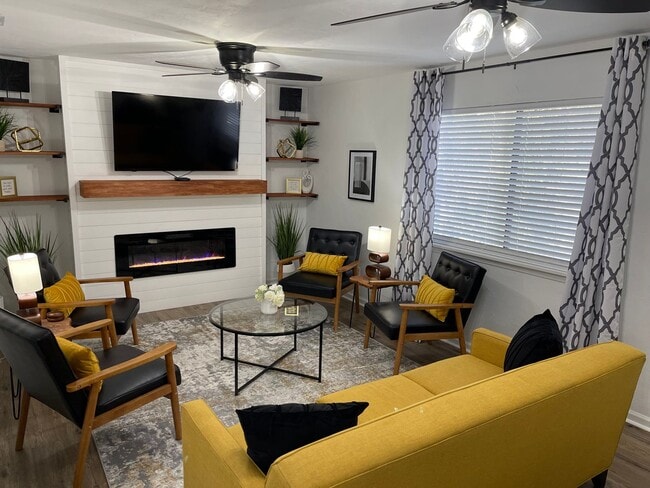 Photo - Remodeled modern 2/1 w/ Fireplace