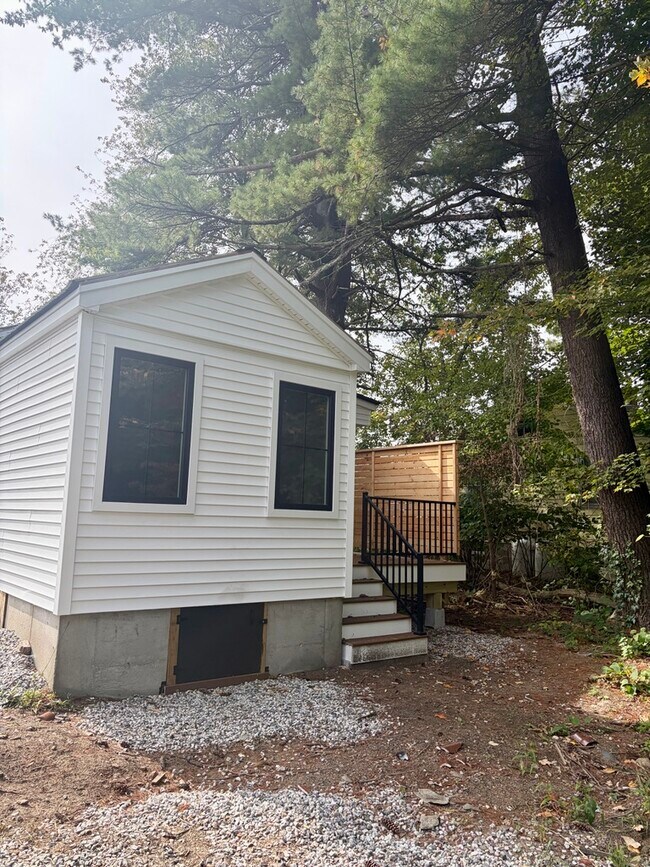 210 Rockingham Rd