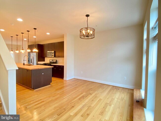 Photo - 924 King Farm Blvd