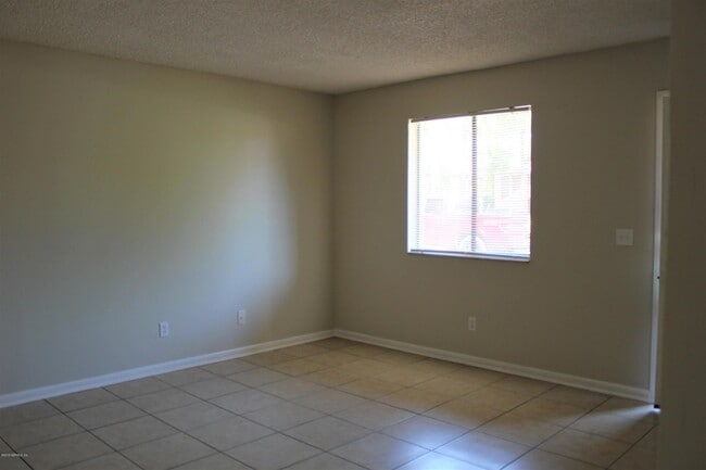 5136 Westchase Ct