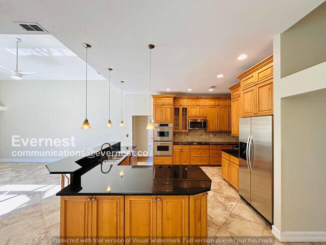 Photo - 6 Bed/4 Bath Home with Garage / Pet-Friendly / Available Now!