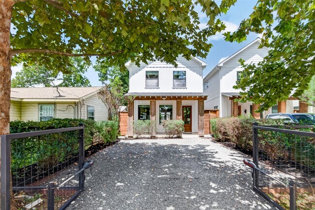 Photo - 935 Bunton St