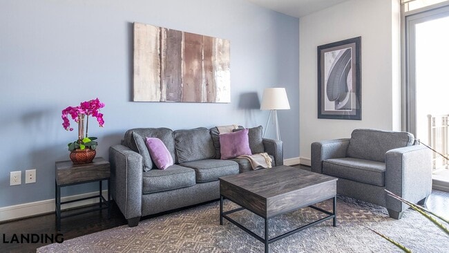 Building Photo - 777 Preston St