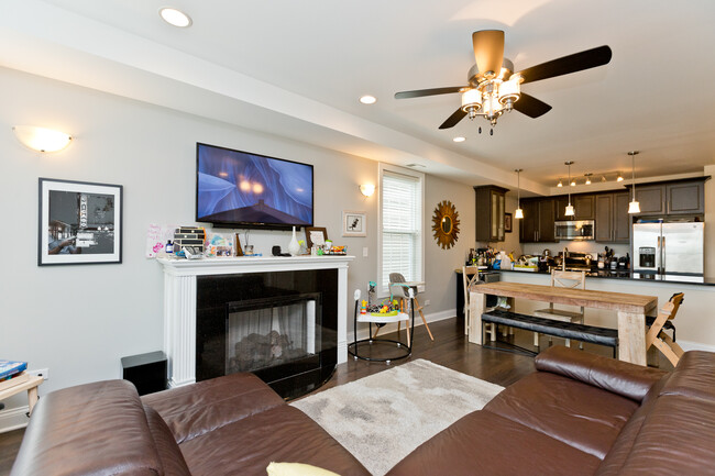 Photo - 2912 N Avers Ave Apartments Unit 2