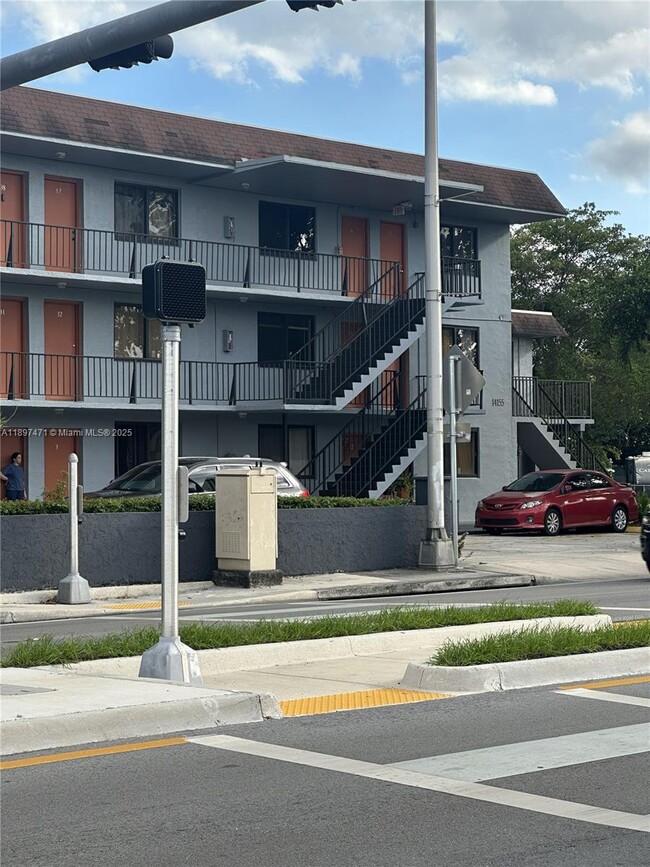 Building Photo - 14155 W Dixie Hwy Unit 45
