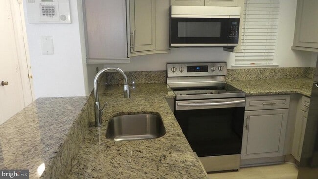 Photo - 1007 Summerglenn Ct