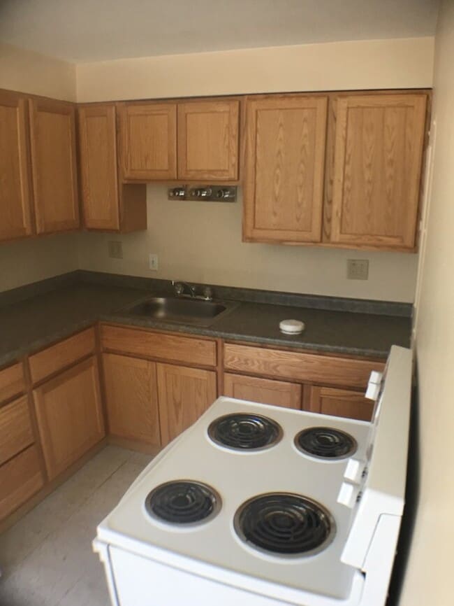 Building Photo - 178 Cliff St Unit 9