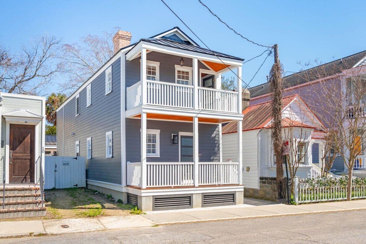 Tastefully Renovated Downtown Charleston Home - Tastefully Renovated Downtown Charleston Home