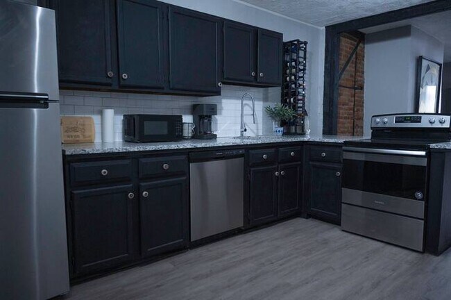 Photo - 27 Bleecker Pl Unit 1