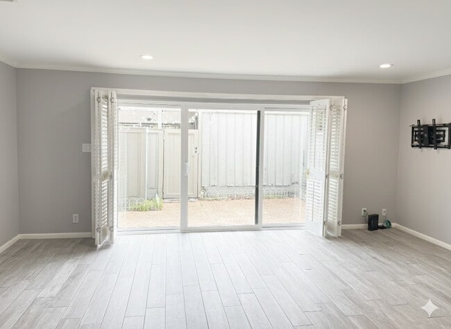 Photo - 6307 Del Monte Dr Unidad 111