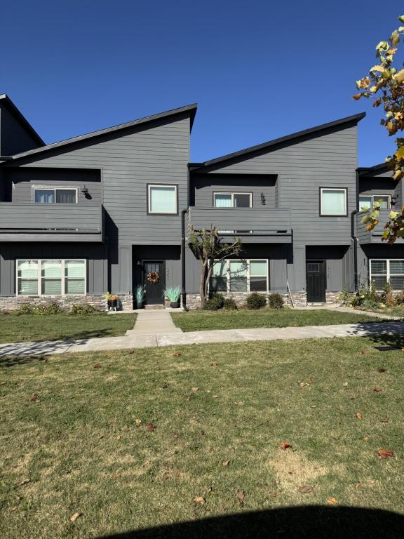 Building Photo - 2256 W Moore Ln