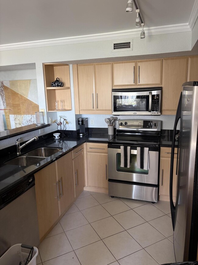 Building Photo - 1801 N Flagler Dr Unit 704