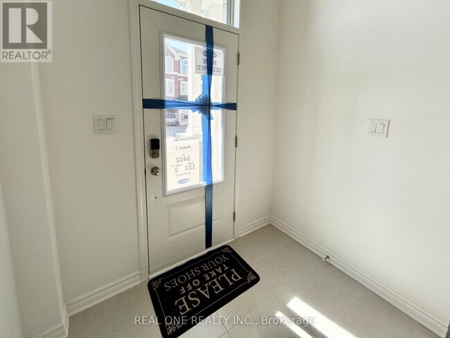 Photo - 122 Avani Ave