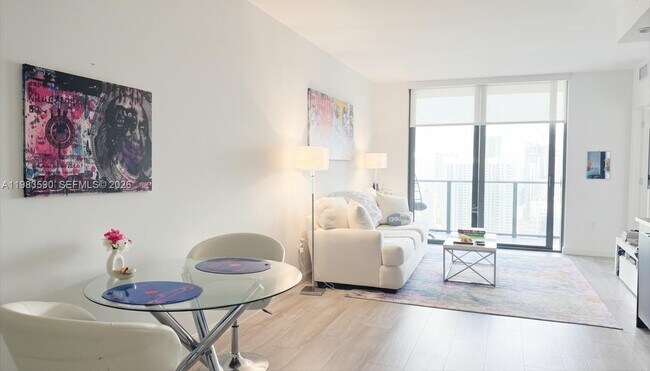 Photo - 45 SW 9th St Unidad 3809