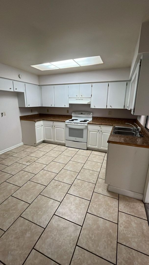 Photo - 3229-3231 Julia Ct Unit 3229 Julia Court