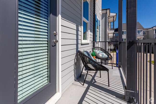 2 BR, 2 BA - 1090 SF