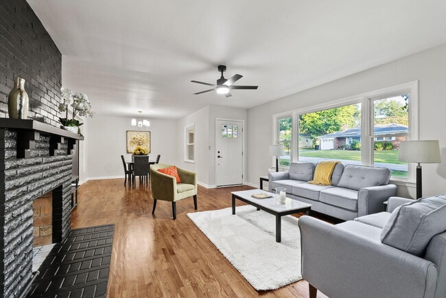 Photo - 1032 Algonquin Trail