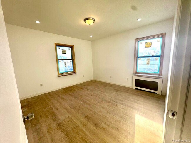 Photo - 63-87-87 Fitchett St Unidad 2FL