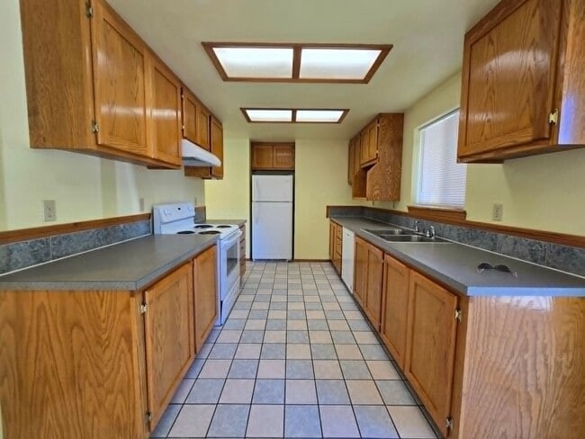 Photo - 2114 Becker St
