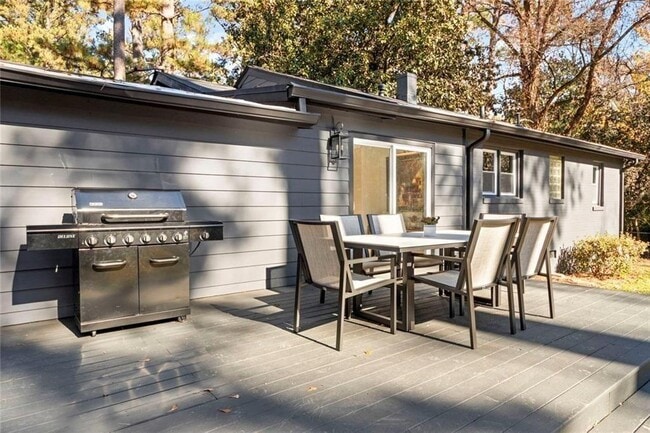 Photo - 1333 Victor Rd NE