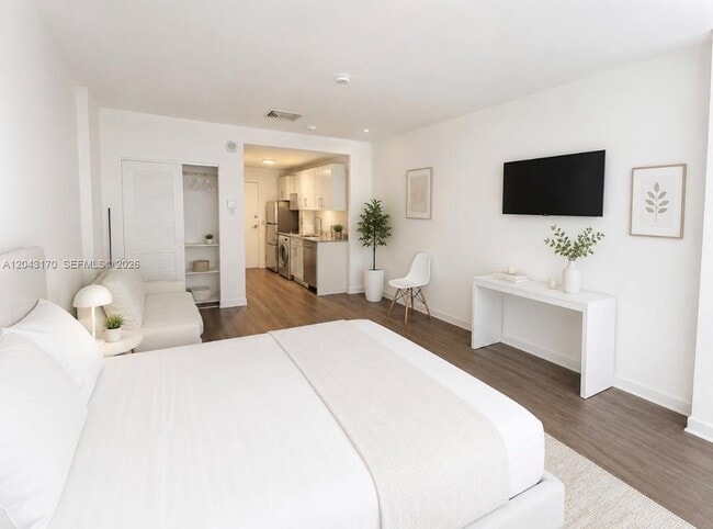 Building Photo - 10275 Collins Ave Unit 115