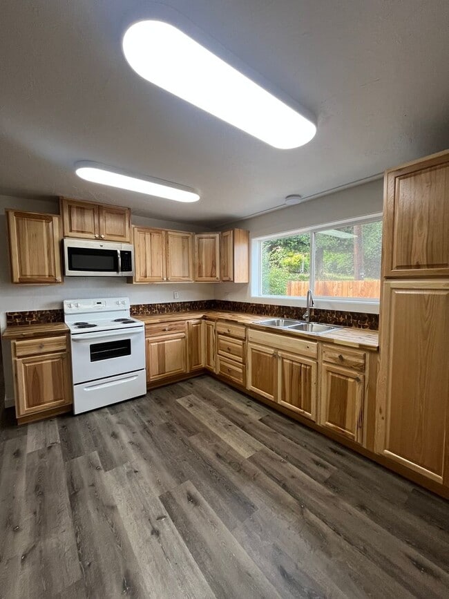 Building Photo - 3-Bedroom 1-bathroom apartment in Creswell!