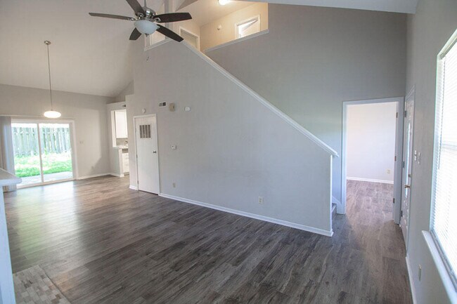 Photo - 3510 Forum Blvd