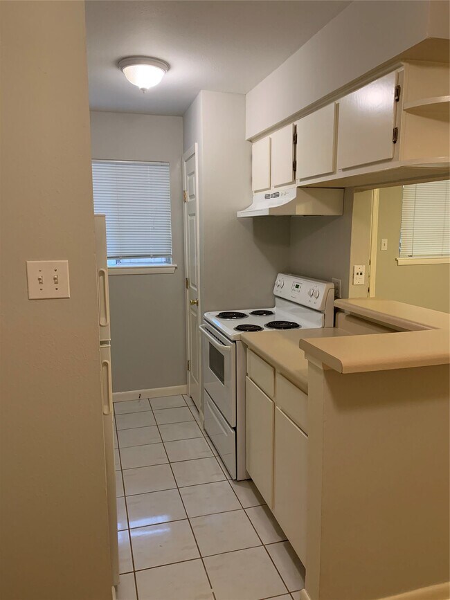 Photo - 2201 Driscoll St Unit 4