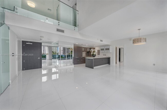 Building Photo - 200 Biscayne Blvd Way Unit 305