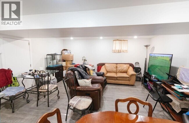 Photo - 325 E 18th St