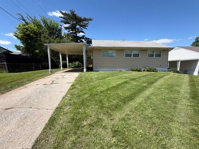 Building Photo - Welcome home to this charming 3-bedroom, 1-bath