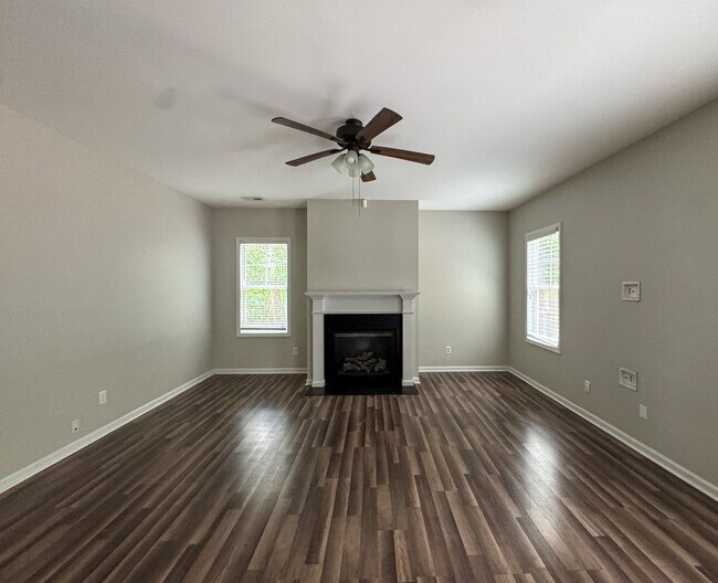 Photo - Spacious 4 Bed 2.5 Bath Fayetteville Home