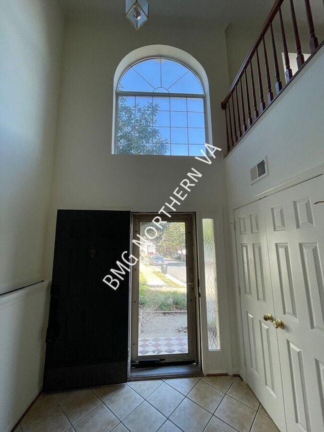 Photo - 865 Tall Oaks Square