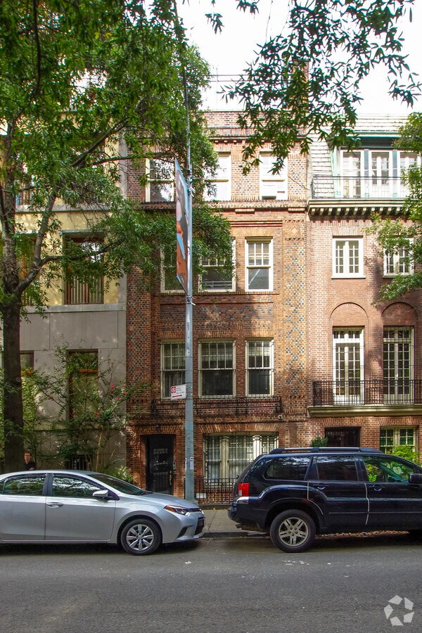 Photo - 159 E 70th St Apartments