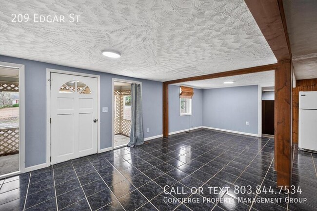 Photo - 209 Edgar St