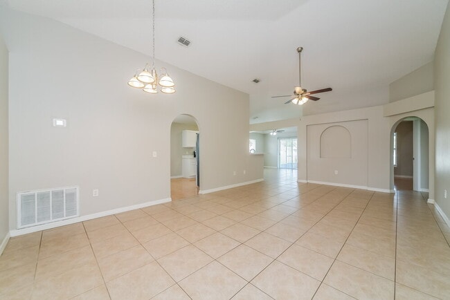 2122 Marisol Loop