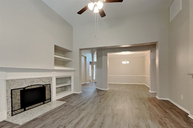 Building Photo - 1731 Red Oak Terrace Rental