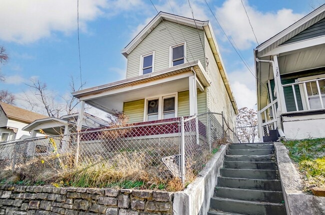 Photo - Three Bedroom Home in Hamilton!