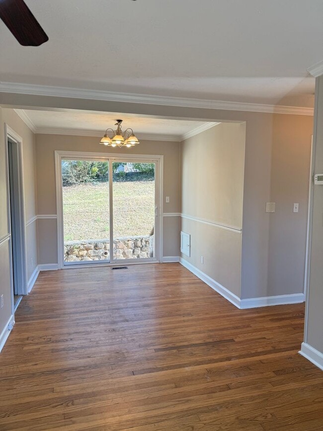 Photo - Cute Red Bank House