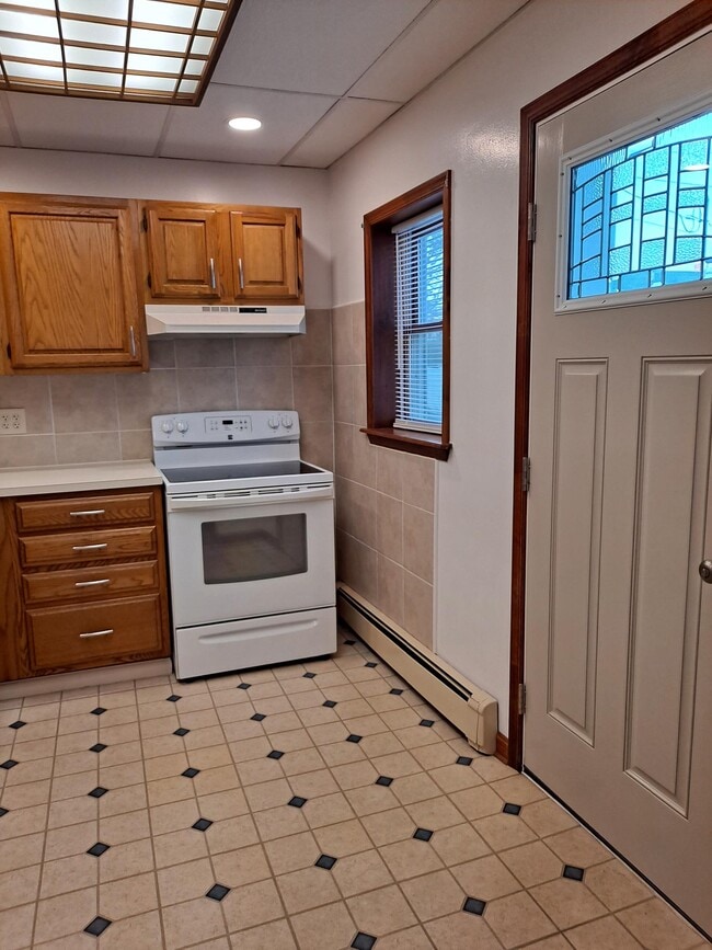 cocina entrada privada - 837 W Liberty St