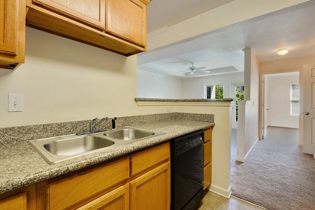 Photo - Canterbury House Apartments - Baton Rouge