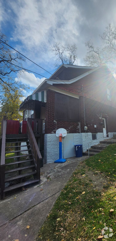 Building Photo - 2733 Chartiers Ave Rental