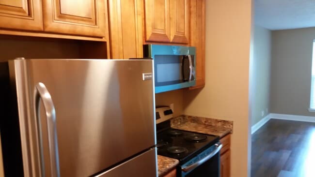 Building Photo - 409 Rachels Ct W